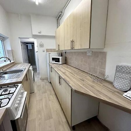 Bright Home From Home Stoke-on-Trent Exteriör bild