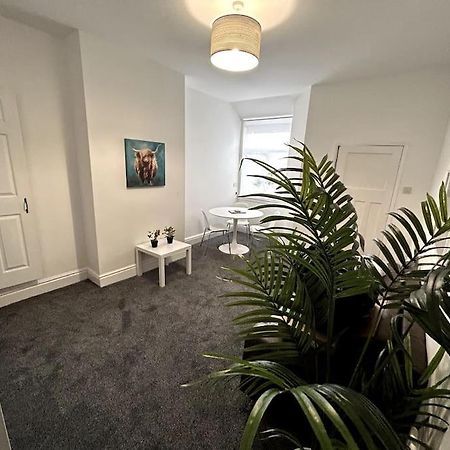 Bright Home From Home Stoke-on-Trent Exteriör bild