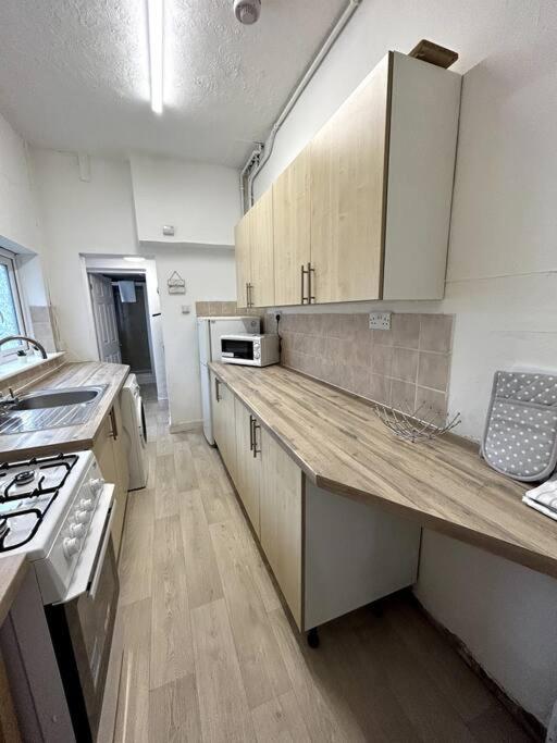 Bright Home From Home Stoke-on-Trent Exteriör bild