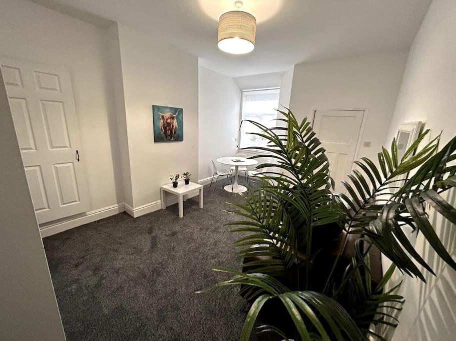 Bright Home From Home Stoke-on-Trent Exteriör bild